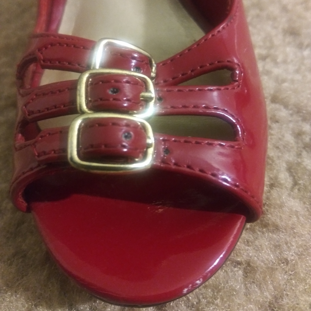 Shoe - Picture 3 of 7